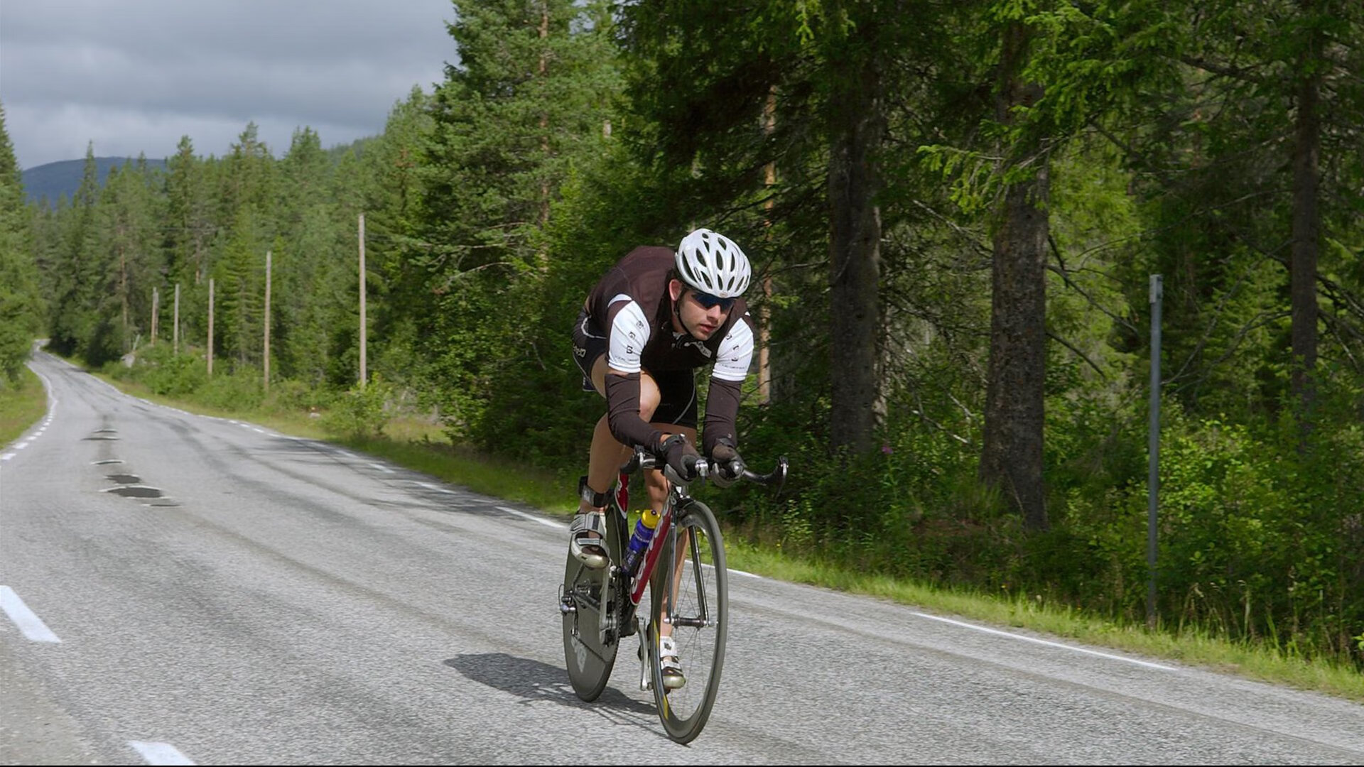 张雨霏蝶泳步伐精准有力，张雨霏蝶泳训练